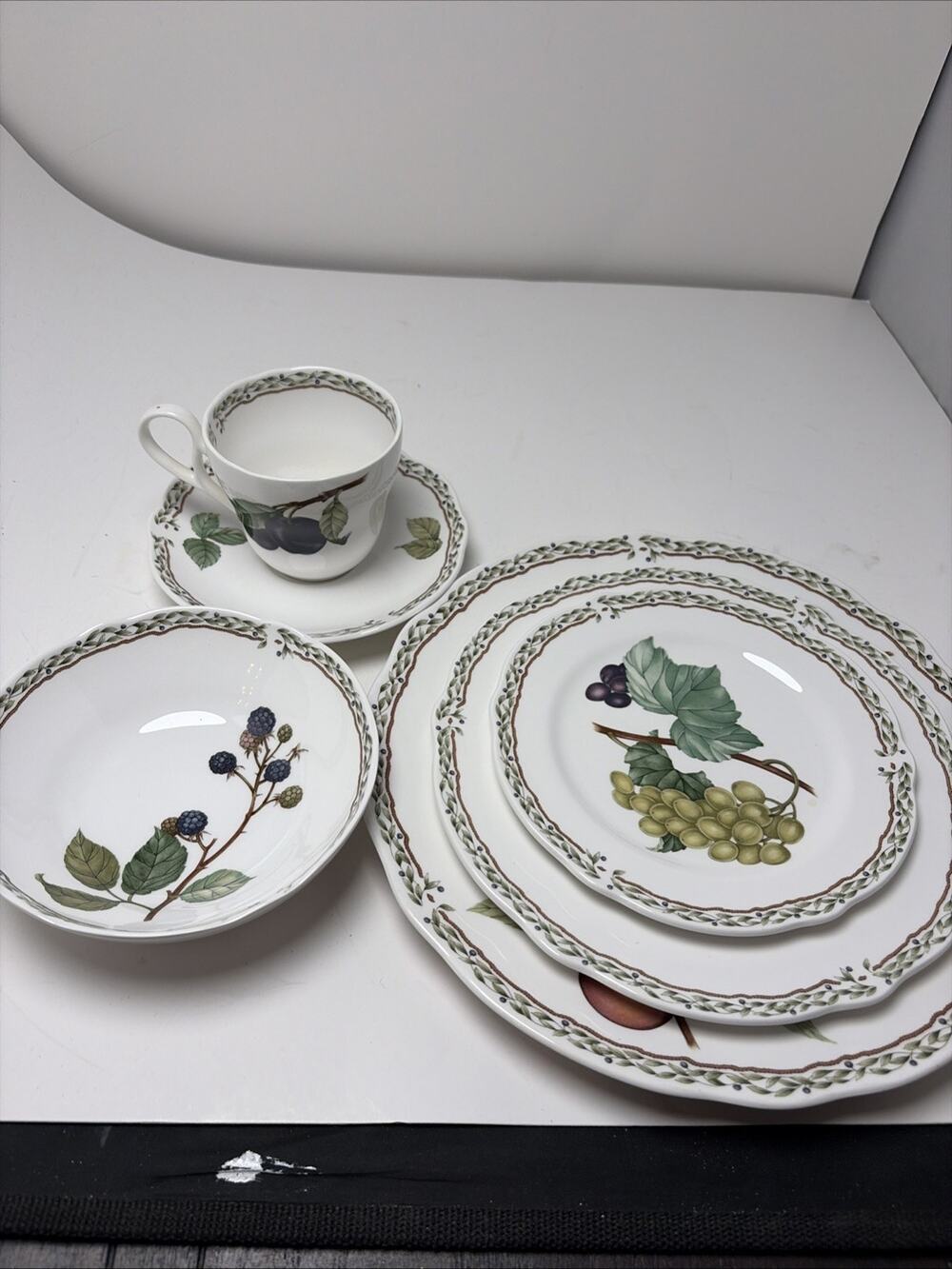 Noritake ROYAL ORCHARD #9416 Fruits 6-Piece Place Setting Great Condition